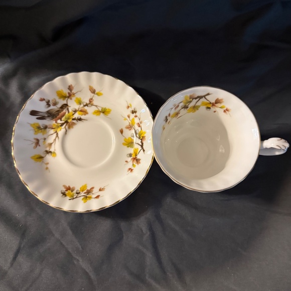 Royal Albert “Woodland Series” 4 set Tea cups and Saucers - Picture 9 of 13